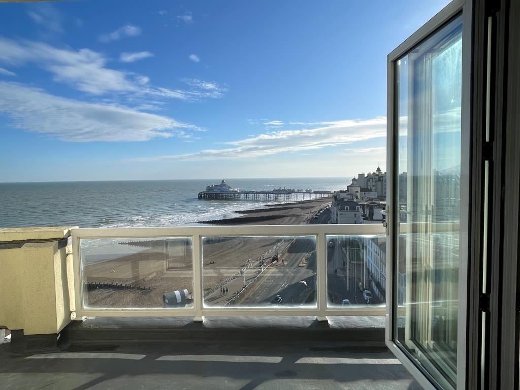Lot: 131 - PENTHOUSE FLAT WITH STUNNING VIEWS OF SEAFRONT AND SURROUNDING COUNTRYSIDE - View of seafront and pier from balcony